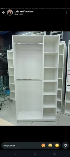 Mini closet ou expositor de roupas 