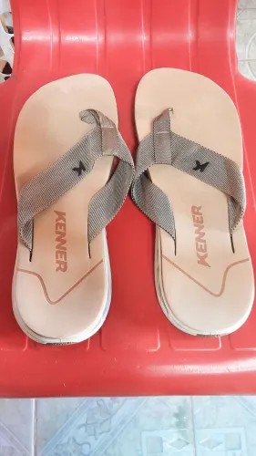 Sandalia kenner numero 43/44 praticamente novo.
