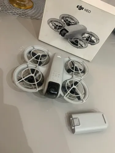 Drone DJI Neo em excelente estado, muito bem conservado.