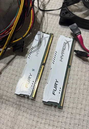 2 pentes DDR4 12 GB no total.