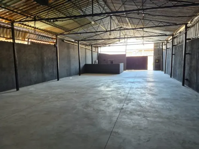 Alugo Galpão Bairro Eldorado, 200m2
