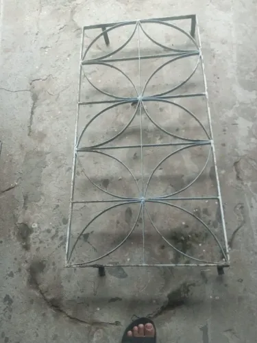 Grade de ferro 1 m x 50 cm. Negociável!