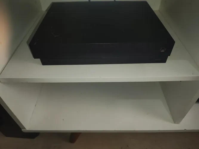 Vendo Xbox One x em perfeito estado de conservação