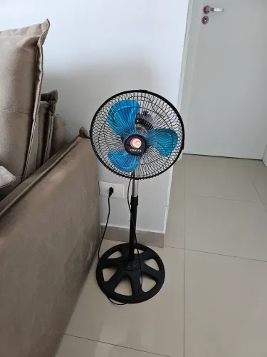 Ventilador Pequeno mas Muito Potente 110V Usado