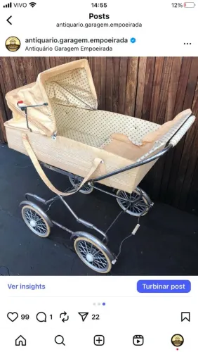 Carrinho de bebê antigo