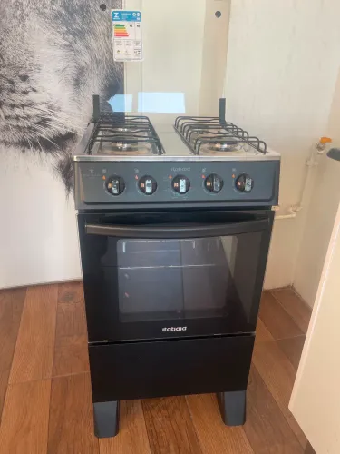 VENDO FOGÃO 4 BOCAS (JÁ COM LIGAÇÃO DE GÁS ENCANADO)