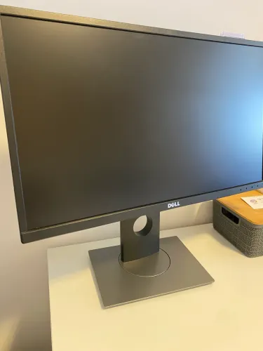 Monitor Dell com docking station