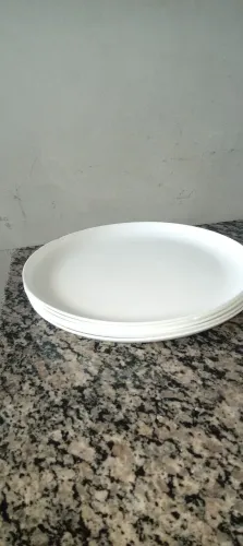 Pratos de vidros brancos, grande