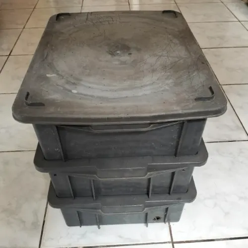 Composteira (com 3 caixas, tampa e torneira).