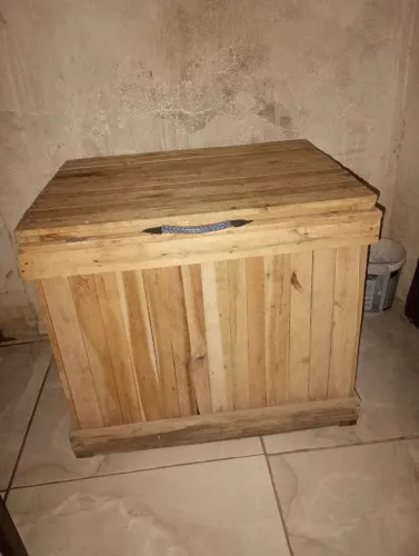 Baú todo em madeira 