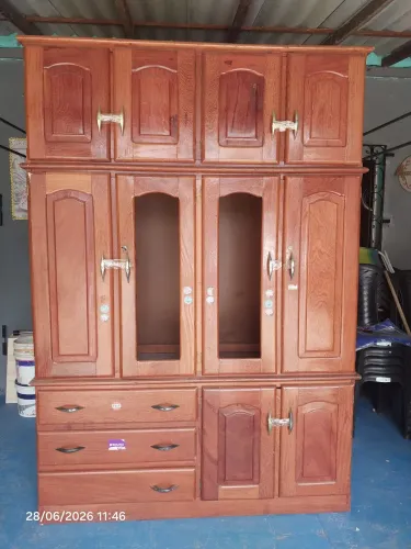 Guarda roupa casal de madeira 