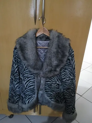 Casaco De Pele Sintética Estampa Zebra Com Gola E Fechos - Único Dono