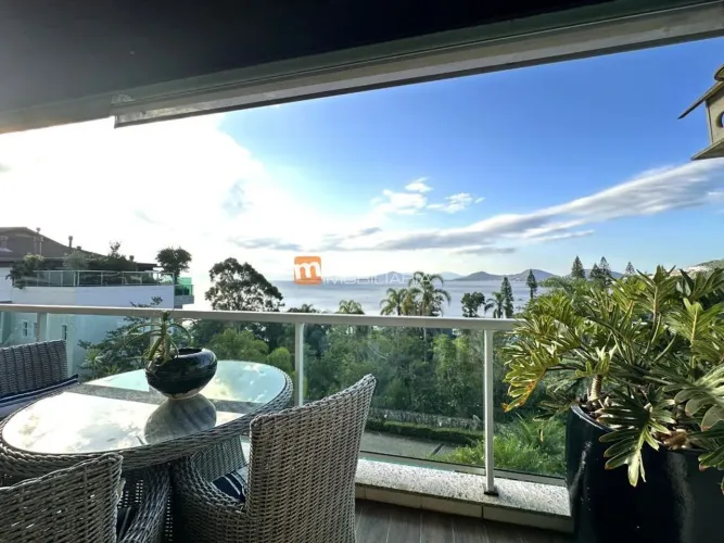 Apartamento com 4 suítes em Condomínio Clube no Cacupé em Florianópolis/SC