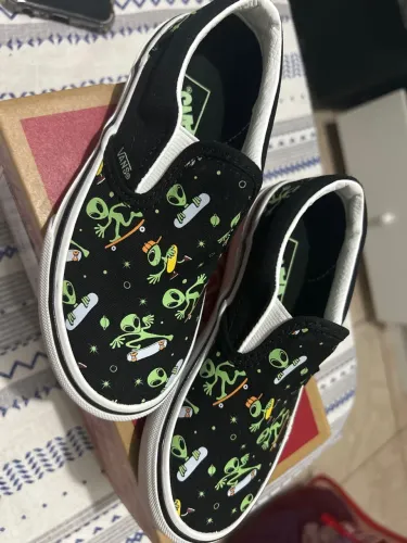 Vendo tênis infantil vans original , nunca usado