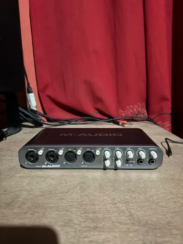 Interface de Áudio M-Audio Fast Track Ultra