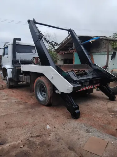 Tele entulho pego camioneta 
