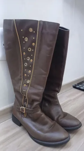 Bota feminina couro marrom cano alto Soft week