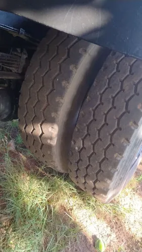 Vendo ano 2012 com habitáculo e caçamba Rosset ou só no chassis 