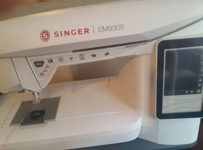 Bordadeira Singer em 0593