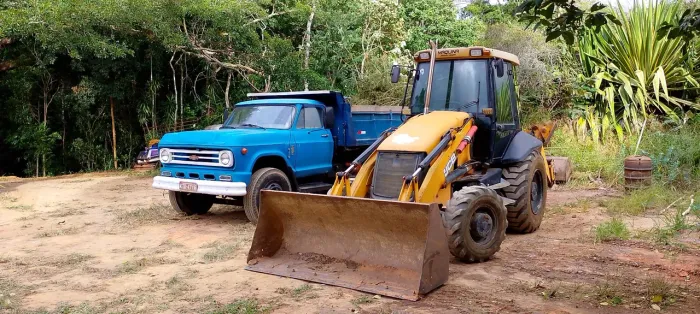 Conjunto com caminhão e máquina Retro JCB