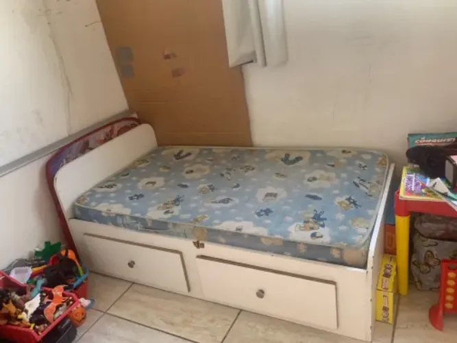Cama infantil com gavetas