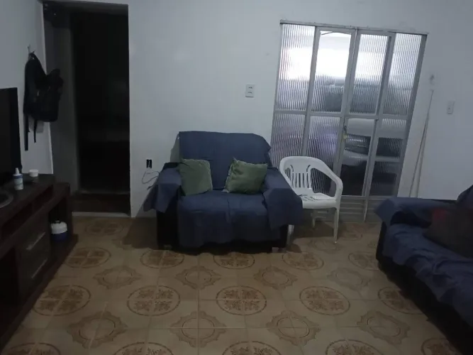 CASA EM RUA PÚBLICA - EDUARDO GOMES