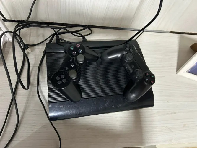 Vendo ou troco ps3 desbloqueado 2 controles