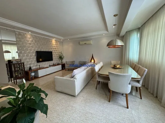 Casa a venda com 5 quartos e lazer completo em Santos