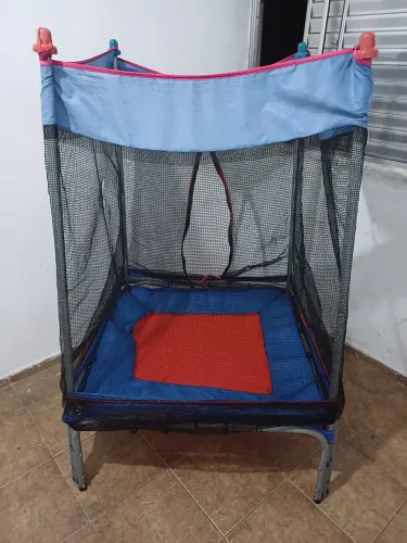 Cama elástica pequena