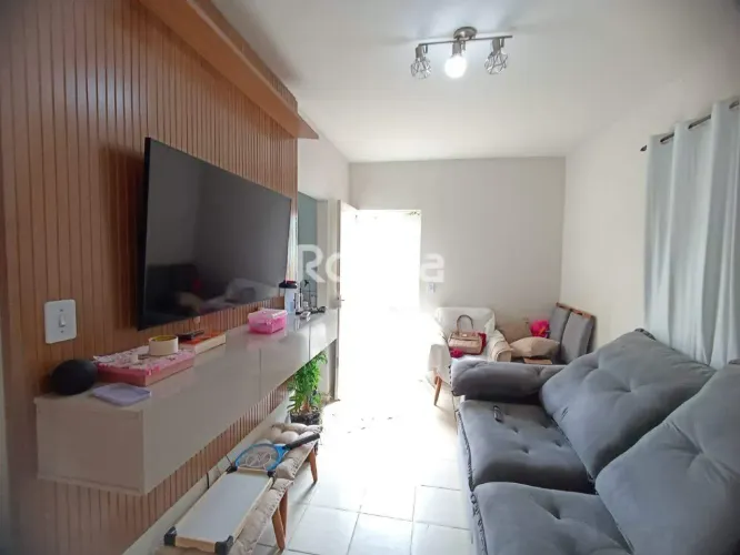 Casa à venda, 2 quartos, Jardim Holanda - Uberlândia/MG - Rotina Imobiliária
