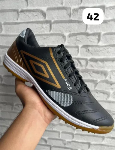 Chuteira umbro society
