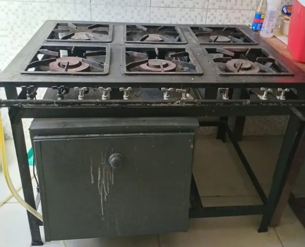 Fogão industrial de 6 boca com forno