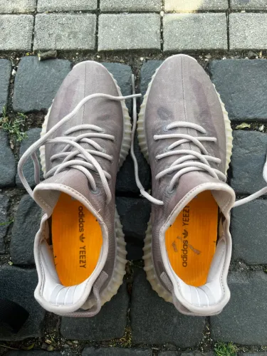 Adidas YEEZY Boost 350 v2