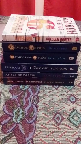 Vários livros em excelente estado.