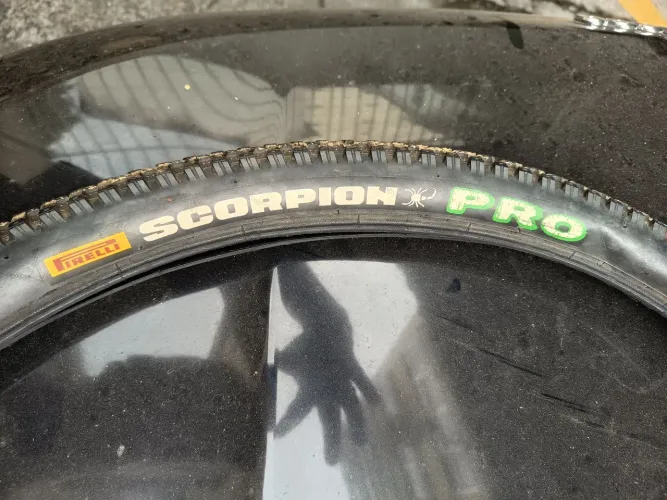 Pneu Pirelli Scorpion aro 29 2.2