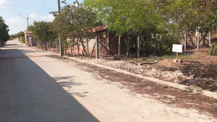 Vende-se um terreno