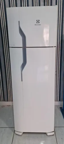 Vendo geladeira Electrolux gelo seco funcionando perfeitamente!