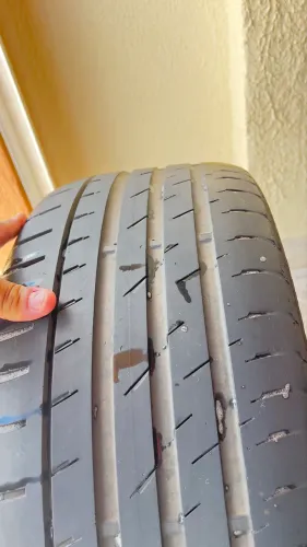 Pneus 225/45 R18 e 245/40 R18
