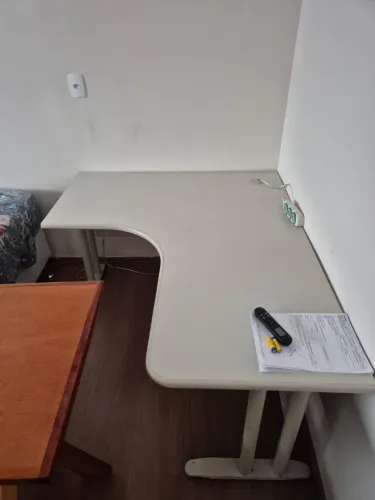 Escrivaninha para trabalho e estudo