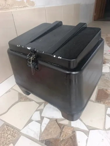 Baú de moto com suporte