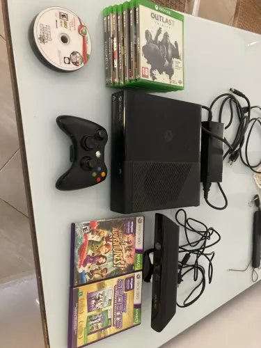 Xbox 360 com kit net e mais dois jogos