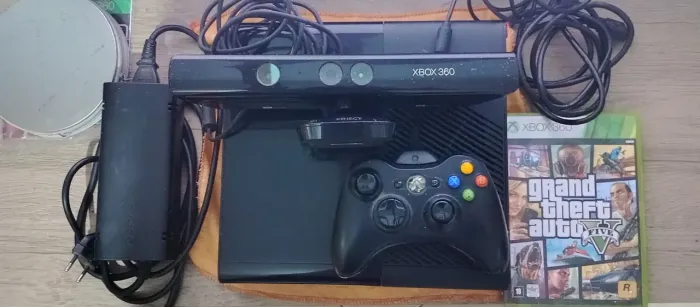 Xbox 360 com Kinect e jogo GTA V+ controle
