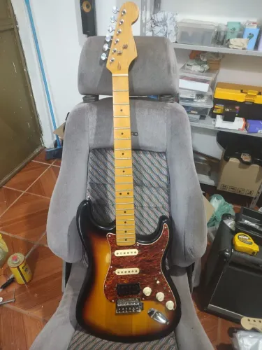 Vendo guitarra squier by fender 