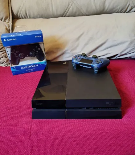 PS4 FAT COM APRIMORAMENTO DE MEMÓRIA + 2 CONTROLES