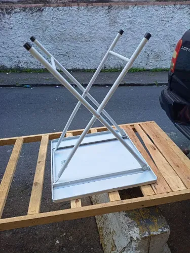 Mesa de ferro de abrir fechar novinha