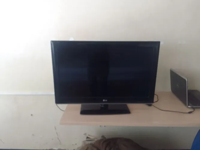 Televisão _ LG _ 32 polegadas ( precisa de manutenção _ ausência de imagem) 150, 00 reais