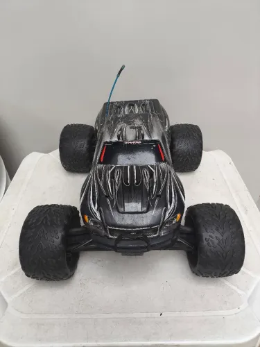 Automodelo traxxas Revo 3.3 elétrico