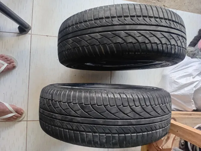 VENDO 2 PNEUS IMPORTADOS, 195/60 15