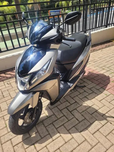 Vendo Elite automática Pneus Pirelle zero 4.556 km