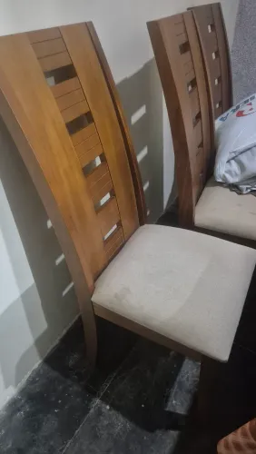Mesa de jantar com oito cadeiras